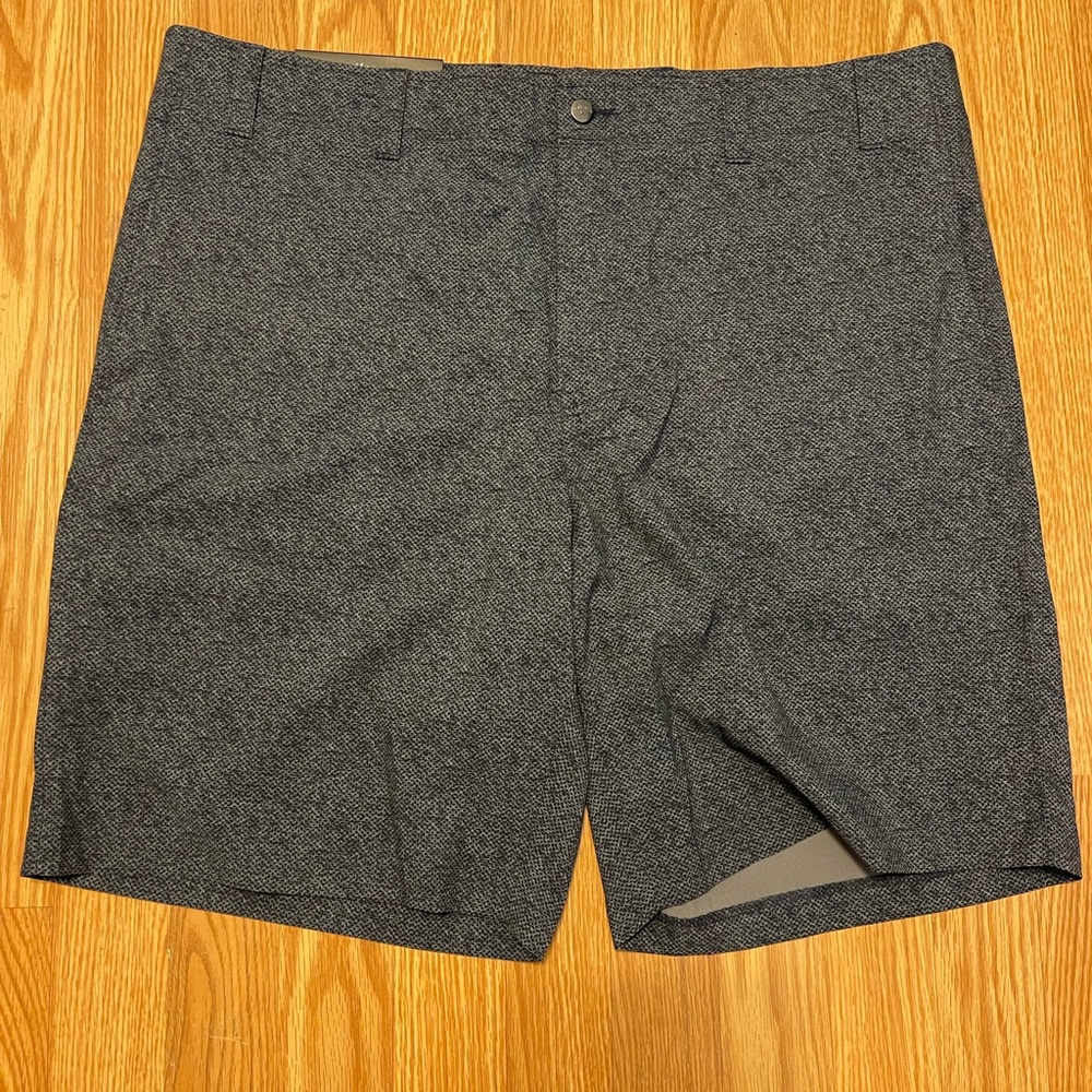 Men’s Callaway golf shorts